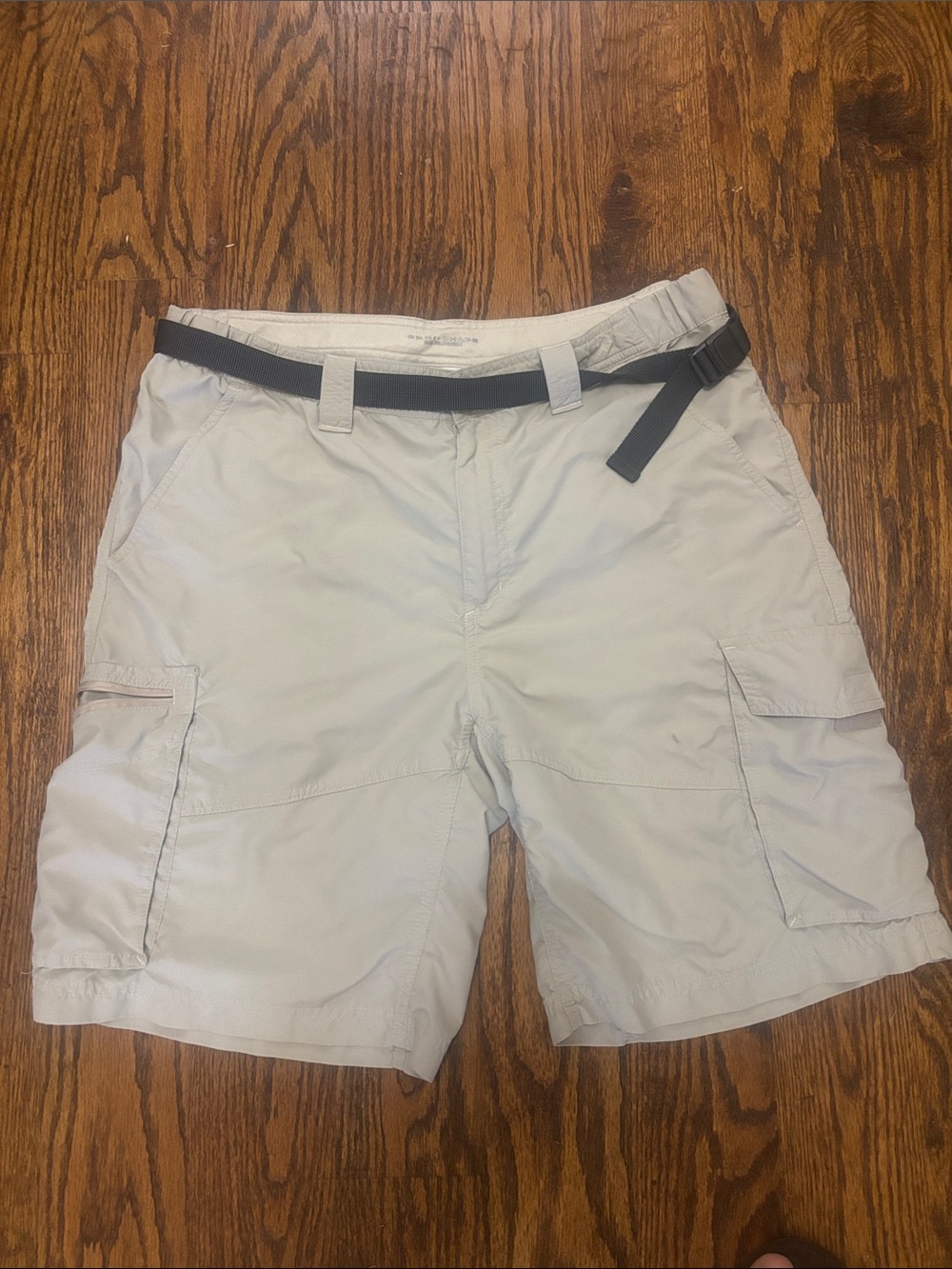 Light Tan Columbia Men's Cargo Shorts with Belt. Sz 36